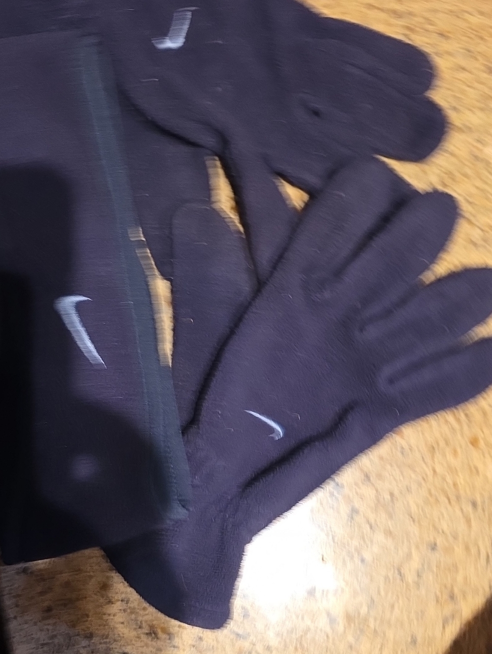 Nike Men’s Navy Fleece Gloves with Swoosh Logo